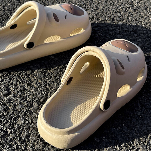 Zapatos de agujeros para niños para niños verano 2025 Nuevo dibujos animados Kapibala anti-slip suave trasero de la bolsa de los pies-hijos de los pies para mujeres marrón 38-39 adecuado para el diario 37-38