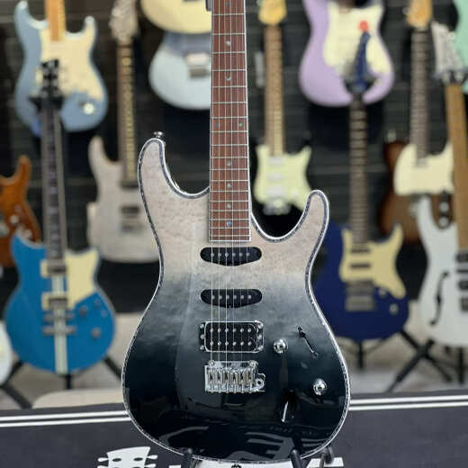 Ibanez宁洲乐器库存电吉他/吉他/贝斯/尤克里里/大链接 拿火lava 黑色