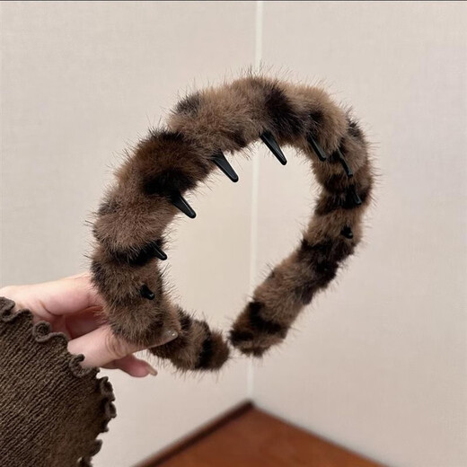 Bai Yishi Plush Korean Leopard Print Retro Teeth Anti-Slip Headband Women's 2024 Face Wash Makeup Headband Autumn and Winter Hairpin Korean Leopard Print Retro-Light Brown-Leopard Print