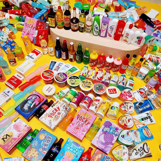 Mini Convenience Store Simulierte Lebensmittel mini-reduzierte Produkte simulierte Supermarktfutterspielzeug Spielen kleiner Modell Instant Nudeln 60 Teile ohne Wiederholung + Aufkleber