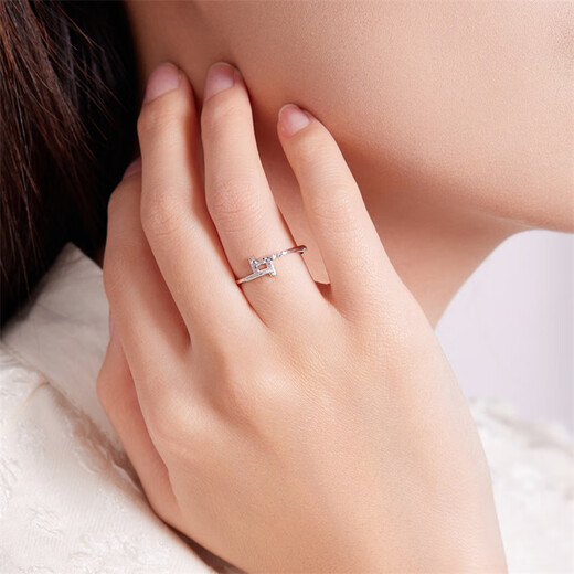 Safir platinum ring for women PT950 platinum fashion double T car flower platinum live ring as a birthday gift for girlfriend, about 1.60 grams