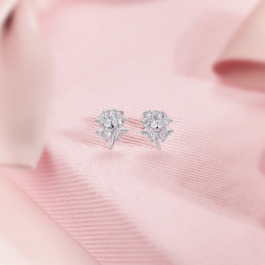 Saturday Fortune (ZLF) S925 silver earrings for women, four-leaf clover, fashionable and niche earrings for birthday gifts, a pair of earrings