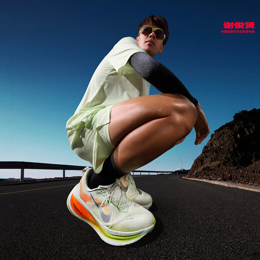 Nike à séchage à séchage à un short de course à séchage rapide Men de Nike Automne Breatch Official Nike Stride Fn2993 701 Germe jaune / léger vert jaune / léger vert jaune / argent xl