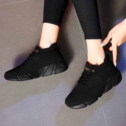 Lee Kids Neue Sportschuhe für Frauenschuhe für Sommer fliegende gestrickte elastische Sockenschuhe für Männer gestrickt weicher Sohle Running Fashion Lazy Single Shoes 7022 Schwarz und Weiß 35