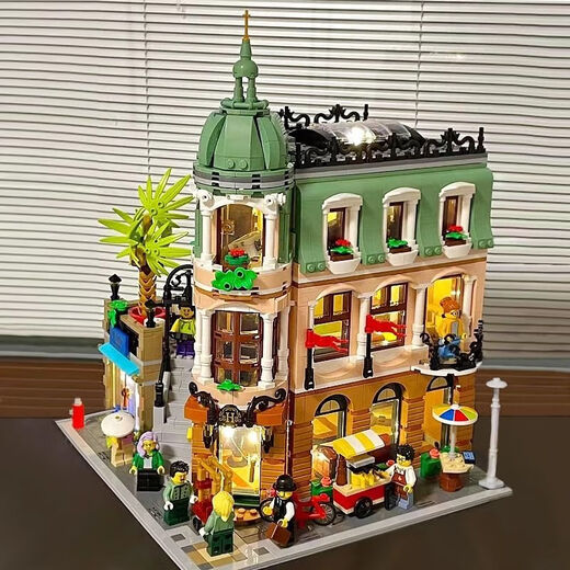 Compatible avec LEGO Corner Boutique Hotel Building Bloods Street View Series Building Assembly Modèle Toys Girl Ornements Mignents Corner Boutique Hotel 3883 PARTICULES [ENVOYER 7 FIGURES +