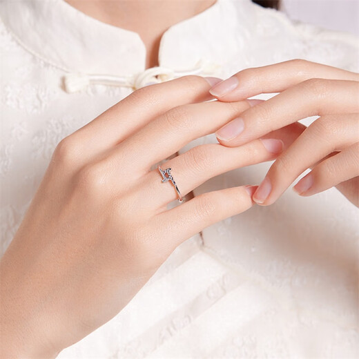 Safir platinum ring for women PT950 platinum fashion double T car flower platinum live ring as a birthday gift for girlfriend, about 1.60 grams