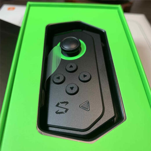 Black Shark is suitable for 2nd generation left-hand controller, dual-wing controller, game controller and various models of Chicken King. Black Shark left controller + stand for Black Shark mobile phone.