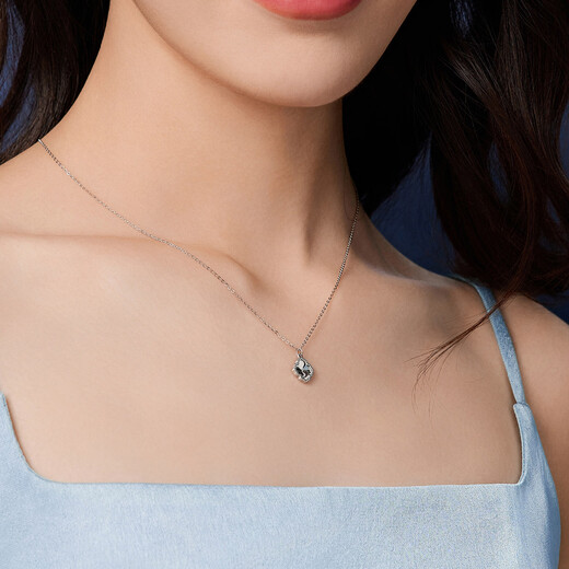 Lukfook Jewelry Platinum 950 Four-leaf Clover Shiny Platinum Necklace Set Price F63P0023DS 3.03g (including labor cost 358 yuan)