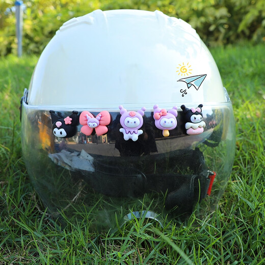 SHANTOULLIN Village Strawberry Bear Electric Vehicle Decoration Autocollant Petit accessoires Couet animé Yadi Emma n ° 9 Ornements de tableau de bord du rétroviseur