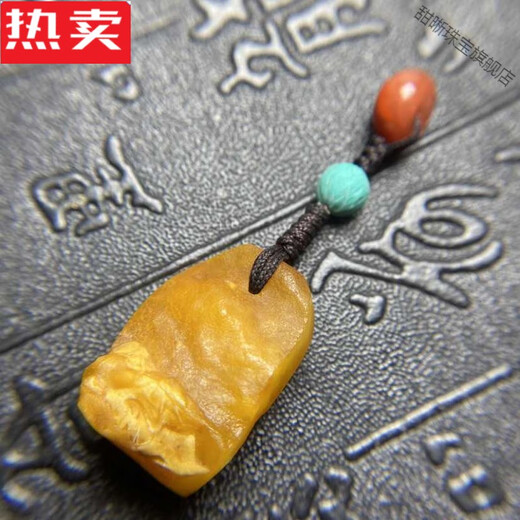 Tianxi Hong Kong and Macao light luxury high-end quality beeswax raw stone Tibetan safety buckle side hanging pendant accessories southern red turquoise Shidu raw mineral 1049 beeswax Tibetan safety buckle