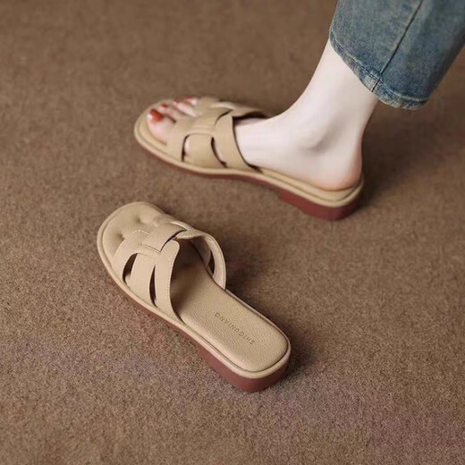 Huili four-season soft sole versatile women's flip flops 2025 new summer outdoor fashion flat sandals large size 42 size off-white 39