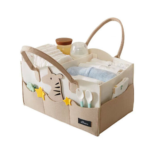 Panier de rangement de chevet bébé Carton de rangement de grande capacité Panier de rangement de grande capacité avec sacs à couches sur le côté de la table des couches. Panier de rangement de chevet bébé Carton de rangement de grande capacité Panier de rangement avec des couches avec des couches avec couches