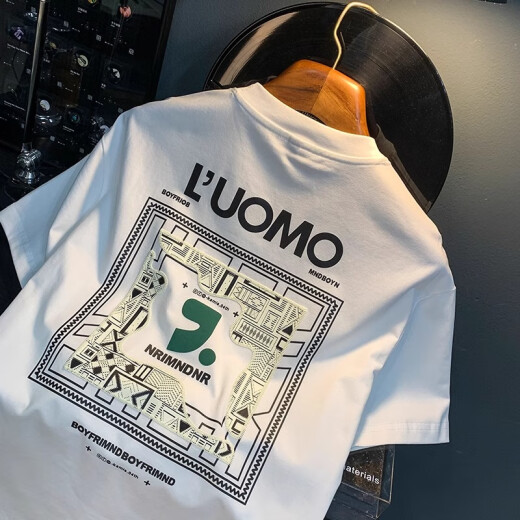 Romon Summer Ins Trendy Camiseta Hombres de espuma delgada Fina de los hombres Camiseta de estampado de huellas Versátiles Versátiles Versátiles de manga corta de cuello redondo 1098 Camiseta negra 4xl Código 180-200Jin [Jin iguala 0.5 kg]