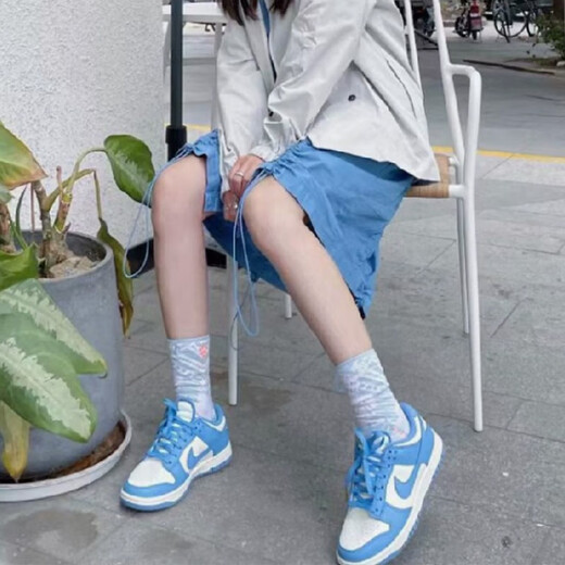 Nike (Nike) Nike Dunk Nike große Kinderschuhe für Frauenschuhe 2025 Sommer North Carolina Blue Low Top Casual Board Schuhe CW1590-103 CW1590-103 36.5