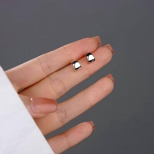 PT950 Platinum Earrings for Women 2025 Hot Style Simple and Temperamental Platinum Earrings for Ear Piercing as Birthday Gift for Girlfriend Curved Earrings