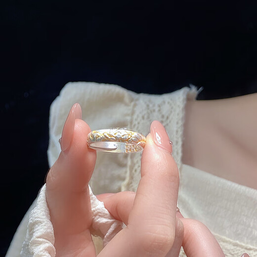 Lao Fengxiang Lotus S999 Fuß Silber Gold Ring Lady der einfache Kreis chinesischer Stil neuer chinesischer Stil 520 Geschenk für die Geburtstagsfuß -Silber -Herz -Sutra -Goldring der Freundin der Frau