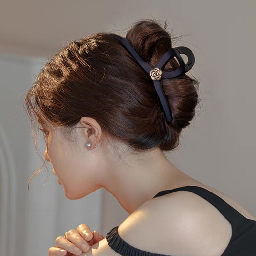 Xiangwan Hairpin Hairpin Women's Retro French Camellia Clip Women's Shark Clip Advanced Hairpin Plate Hairpin Plate Hairpin Plate Hairpin Plate Hair Plate Hair Plate