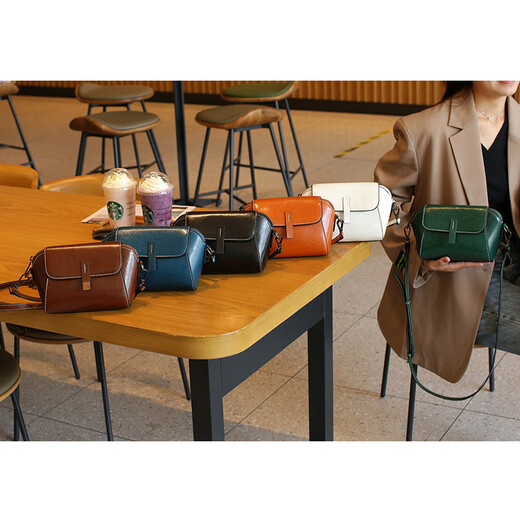 Cool Känguru kleiner Bag Crossbody Bag Frauen vielseitige Modeschalen -Tasche 2025 Neue echte Leder Frauenbeutel Coin Wallet Nischen Umhängetasche Karamellfarbe