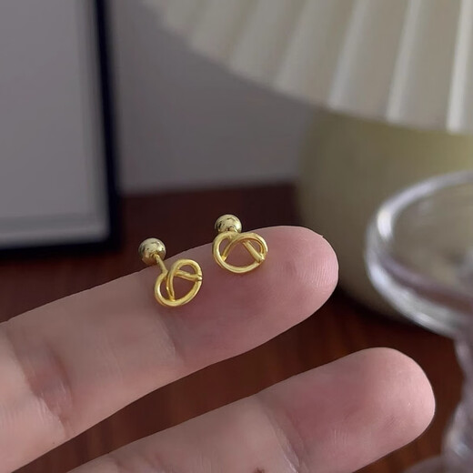 BZK simple knotted love screw earrings, gold anti-falling super fairy, no need to pick gas when sleeping 0.01g intertwined earrings