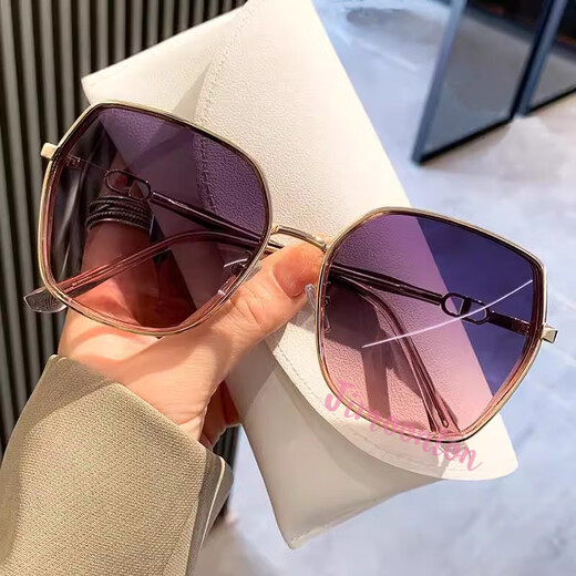 British [Top Luxury] Coop Koop la même déesse Tang Yan, le même grand visage, des verres minceurs, des lunettes de soleil, un cadre rose 25004 haut de gamme, un film de poudre gris