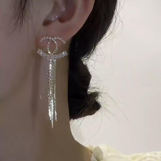 Idel's temperament tassel earrings 2025 new trendy high-end internet celebrity light luxury face-modifying silver needle earrings for women E4014 double C tassel earrings