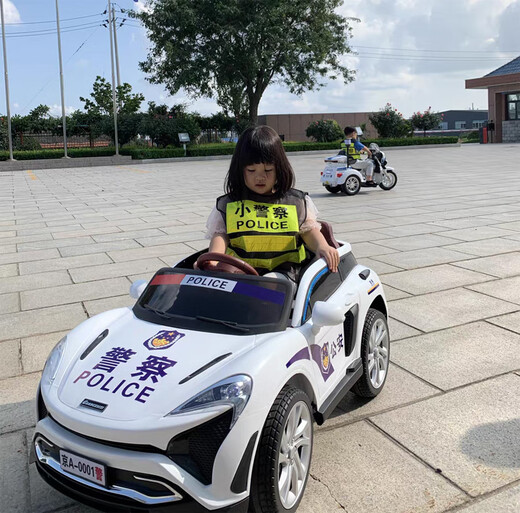 
Jingxuan police car can be used to ride off-road personalized four-wheel car dual-drive remote control boys, girls, children's car electric car pickup police car four-wheel drive police light alarm large trunk four-drive