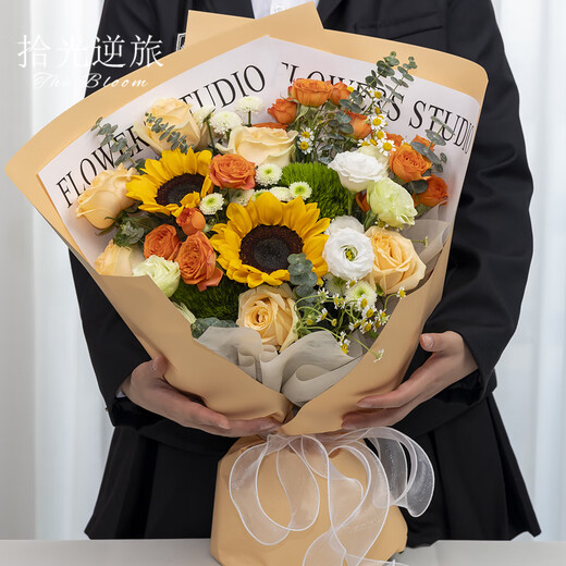 Sunflower bouquet delivery in the same city, delivery of boyfriend’s birthday gift bouquet to girlfriend’s best friend, flower shop delivery. Splendid Years丨Sunflower and Orange Barbie, Chamomile and Eucalyptus mixed bouquets