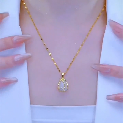 UDL Pure Gold 9999 Gold-plated Tulip Pendant Women's Internet Celebrity High-Looking Clavicle Necklace for Gifts Temperament/* Tulip Set Chain. Gold. 9999 3.68g Will be sold soon for 6999 yuan - with certificate