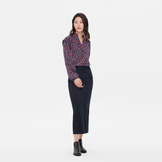 Aigle Spring Outdoor Leisure Simple Trendy estampado V-Ececk Camiseta de manga larga Top para mujeres, estampado de temporada roja ardiente AO686 40 (170/92a)