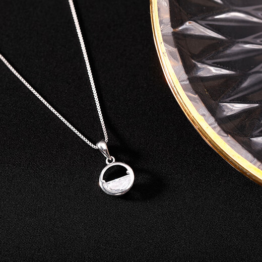 Laomiao 925 Sterling Silber Halskette für Frauen 2025 Neues Nischendesign Leicht Luxus Einfacher Anhänger Colarbone Halskette für Frauen Sterling Silber Simple Halskette