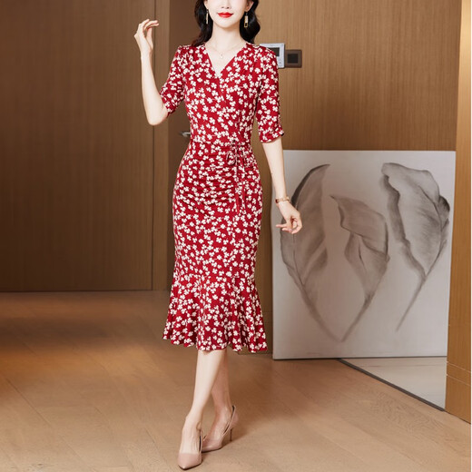 Kuzhang (Kuzhang) hip bedeckte klassische schwarze Tupfen Temperament Eleganter Fischschwanzrock 2025 Frühling und Sommer Neues V-Ausschnitt Slim Kleid 679 Leichte Aprikosenboden rote Blätter m