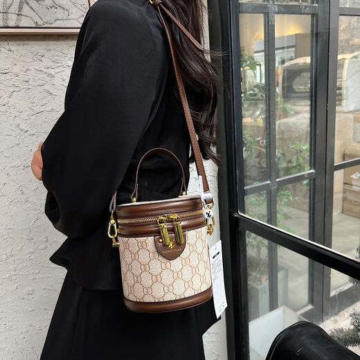 Bag ladies 2024 new style genuine leather bag bucket bag crossbody bag summer style cylindrical bag off-white + rabbit pendant