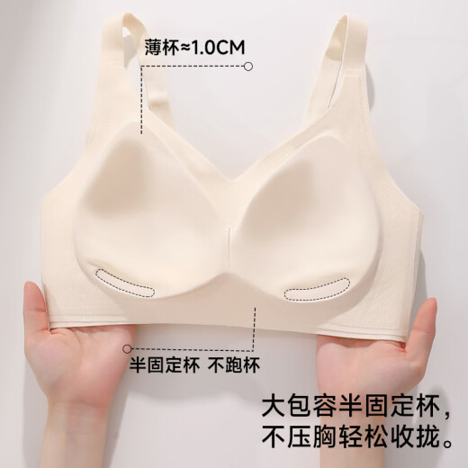 Die großen Brüste von Odifen zeigen kleine Brüste ohne Unterwäsche für Frauen, die weich