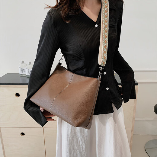 Große Kapazität Retro Casual 2024 Vielseitige neue Mode Umhängetasche Premium Umhängetasche Einkaufstasche Beuteltasche Braun