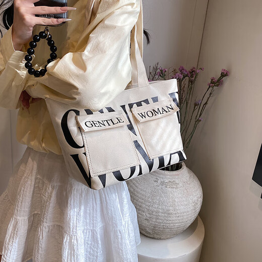 Lienzo de gran capacidad Fashion Bolso informal Bolso 2025 Autumno Nuevo versátil INS ONE-HOLEZA ACARMA BOTA BACK BLANCO