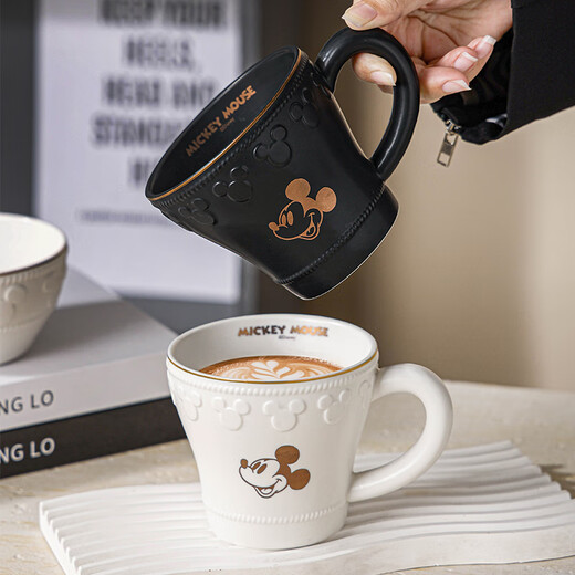 Disney co-branded couple ceramic mug black and white gold painted light luxury high value 2025 new home girls mug Disney platinum mug