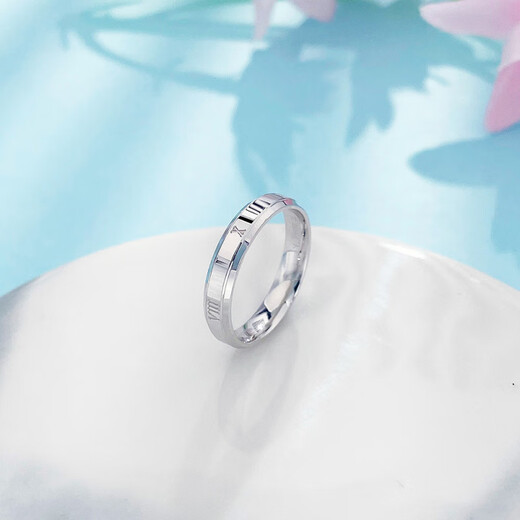 Laofu gold platinum ring alphabet Roman numeral ring as a gift for your girlfriend as a gift, about 6.82g