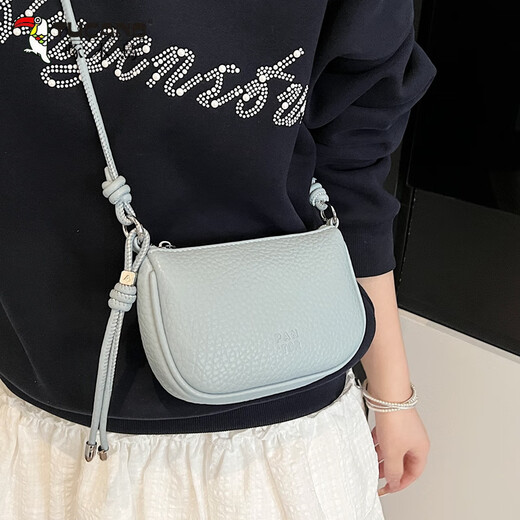 Holzspecker Sommer Super heißer kleiner Tasche für Frauen 2025 Neues lässiges vielseitige Crossbody -Tasche modische einfache einzelne Schulter -Achsel kleine quadratische Tasche Schwarz