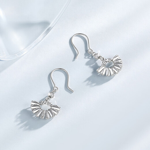 Chao Acer Platinum Explosive Sparkling Beads Platinum Earrings for Women PT950 Fan-shaped Platinum Earrings Gift Priced labor cost 590 yuan One pair 4.1g