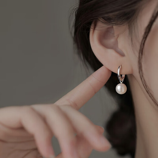 925 sterling silver pearl earrings new 2025 popular earrings niche women's light luxury high-end earrings S925 sterling silver pearl earrings (price of two)