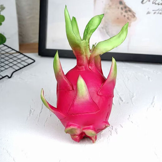 Dragon fruit seeds are easy to grow in the courtyard and balcony, indoor and outdoor potted plants for home planting of four seasons vegetables and fruits. Dragon fruit seeds, five packs, about 300 capsules