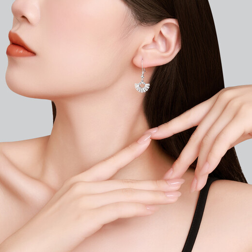 Chao Acer Platinum Explosive Sparkling Beads Platinum Earrings for Women PT950 Fan-shaped Platinum Earrings Gift Priced labor cost 590 yuan One pair 4.1g