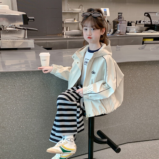 Guai Nicao Girls's Hover Spring и осень -стиль 2025 Новая модная детская одежда средняя крупная детская одежда Топ детская одежда с капюшоном.