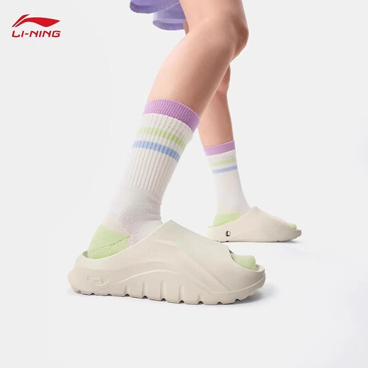 Liegender erwachsener Sportschuhen atmungsaktive trendige Anti-Schlitten, weastresistente dicke einzige Anti-Odor-Freizeit im Freien im Freien im Freien zu Hause.