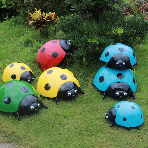 Simulation seven-star ladybug steel courtyard lawn park square luminous beetle floor landscape green sculpture simulation animal yellow beetle trumpet