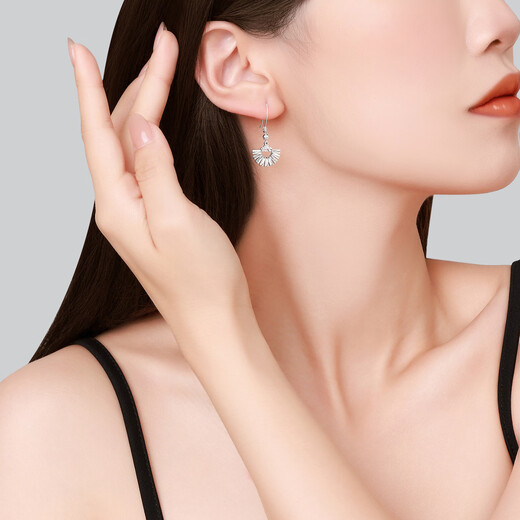 Chao Acer Platinum Explosive Sparkling Beads Platinum Earrings for Women PT950 Fan-shaped Platinum Earrings Gift Priced labor cost 590 yuan One pair 4.1g