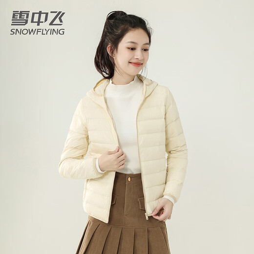 雪中飞短款轻薄羽绒服女新款薄款连帽保暖休闲时尚百搭外套 米白色 M