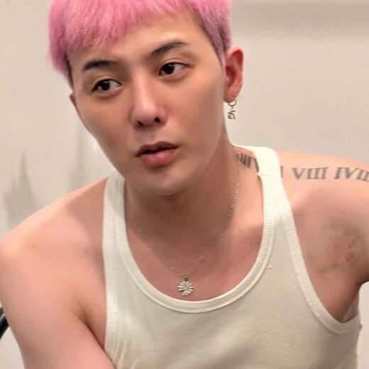 Qi Xiaomi summer flower necklace for men GD Quan Zhilong same style daisy pendant for women light luxury versatile 2025 new daily accessories small daisy necklace