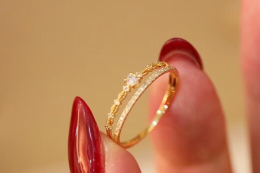 Chili Jewelry Exhibition 18K gold diamond 15 points double row diamond ring with a fairy-like and girlish feeling. No grading below 20 points. No grading below 20 points 15 points.