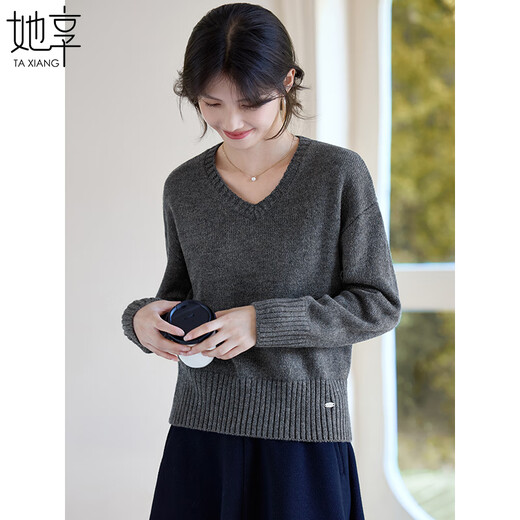 She enjoys the lazy style knitted sweater for women gray gray v-neck sweater knitted top bottoming shirt for women T53Z093